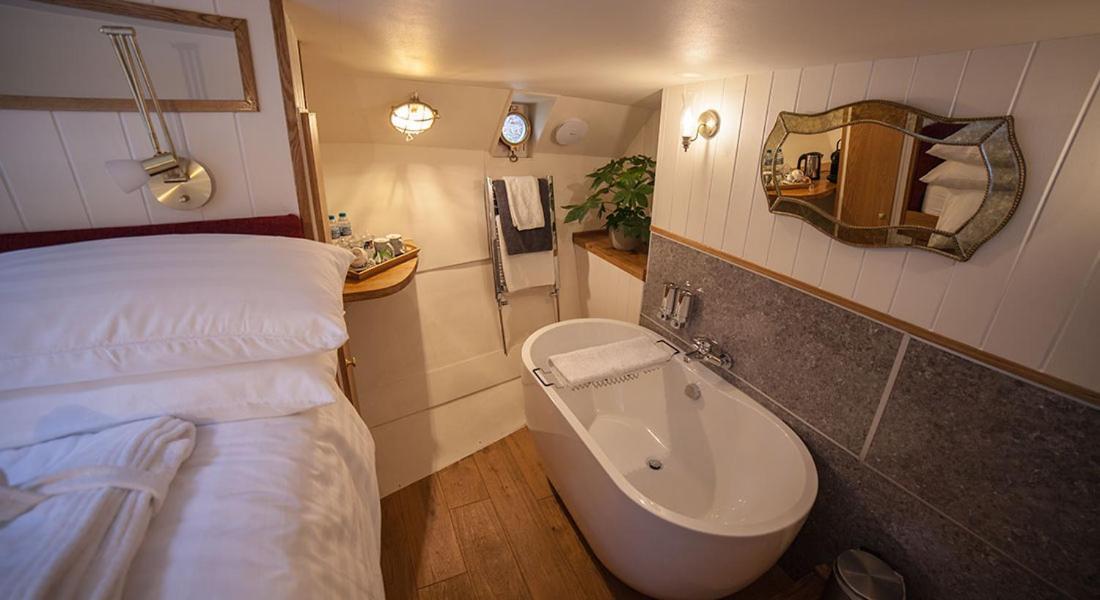 Hotel Barge Waternimf Ely Exteriör bild