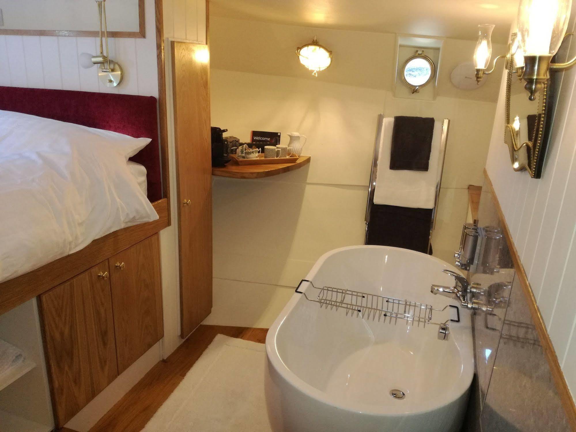 Hotel Barge Waternimf Ely Exteriör bild