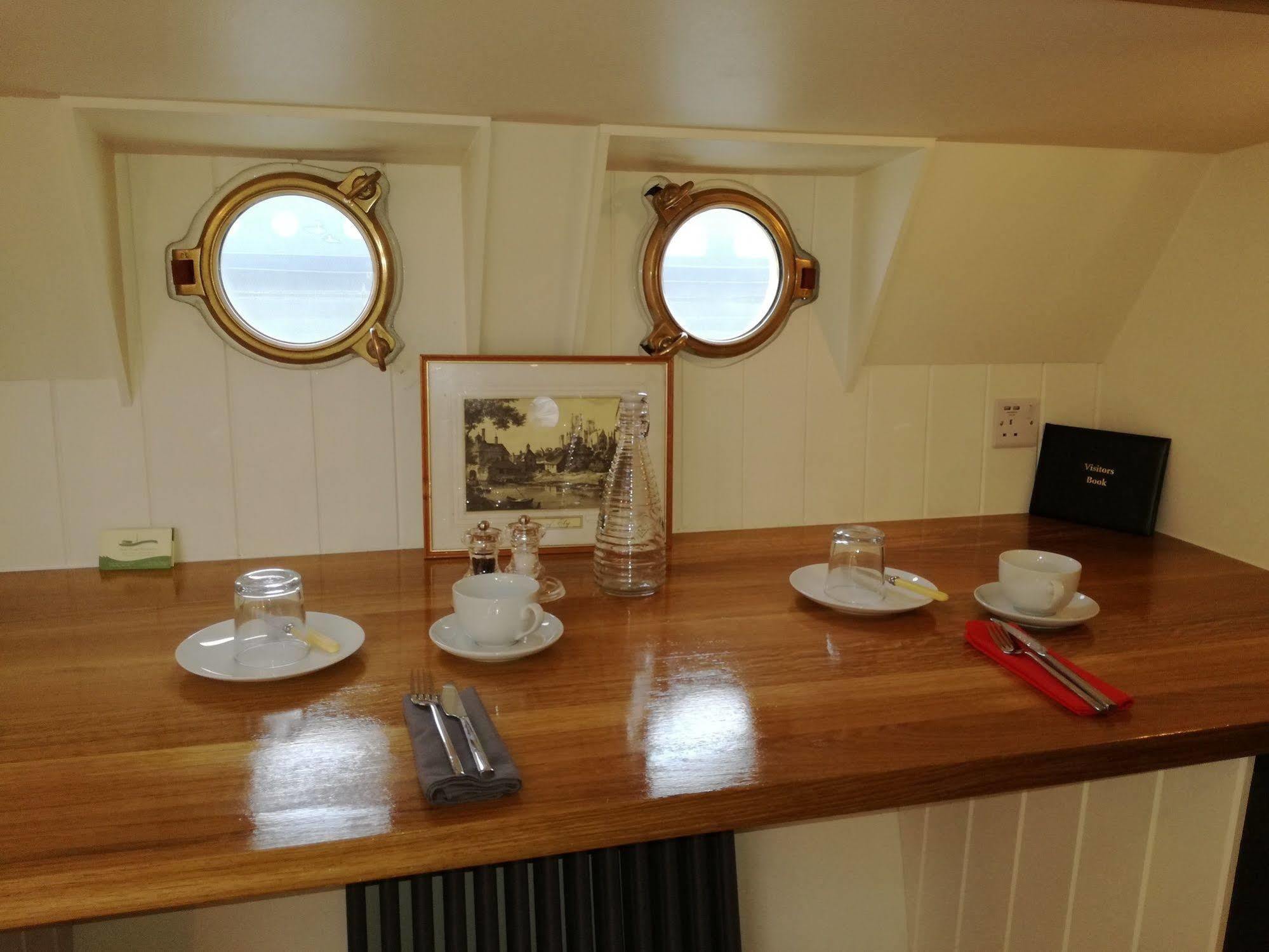 Hotel Barge Waternimf Ely Exteriör bild